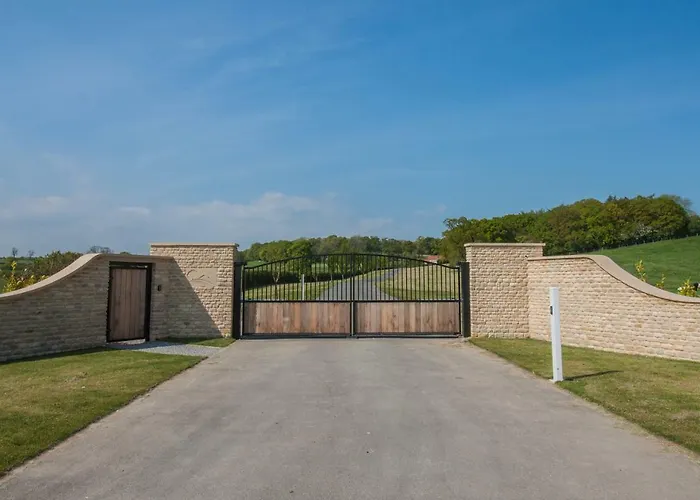 High Oaks Grange - * Pickering